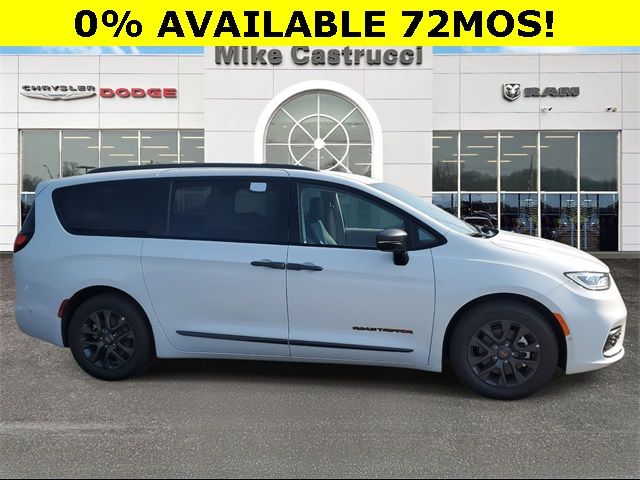 2024 Chrysler Pacifica Hybrid Road Tripper