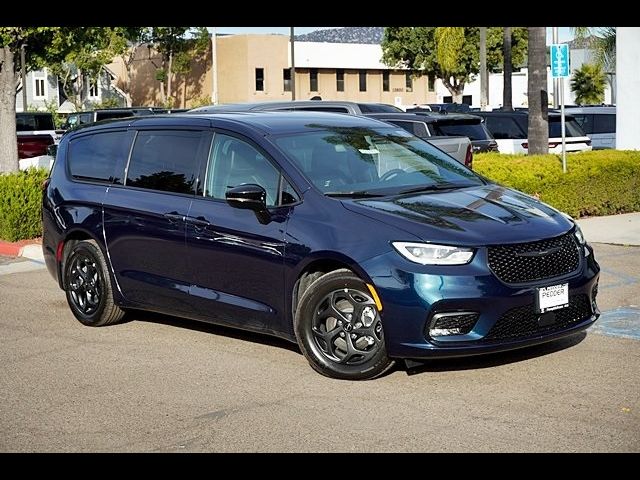 2024 Chrysler Pacifica Hybrid S Appearance Pkg