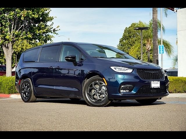 2024 Chrysler Pacifica Hybrid S Appearance Pkg