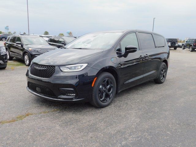 2024 Chrysler Pacifica Hybrid S Appearance Pkg