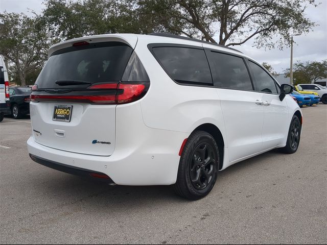 2024 Chrysler Pacifica Hybrid Premium S Appearance Pkg