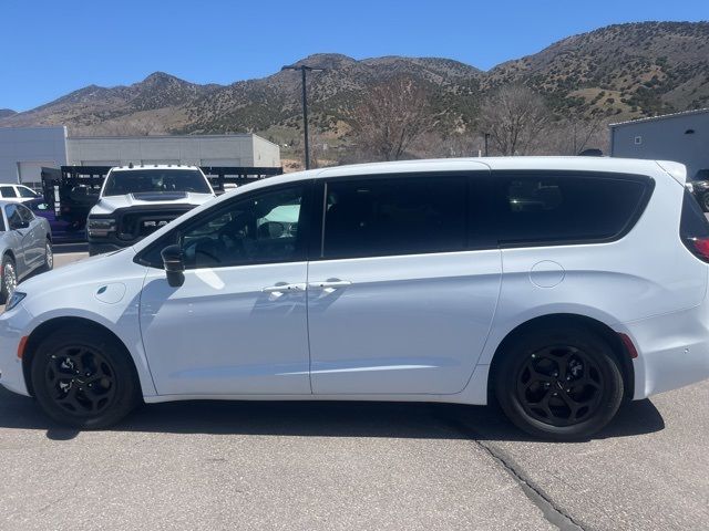 2024 Chrysler Pacifica Hybrid S Appearance Pkg