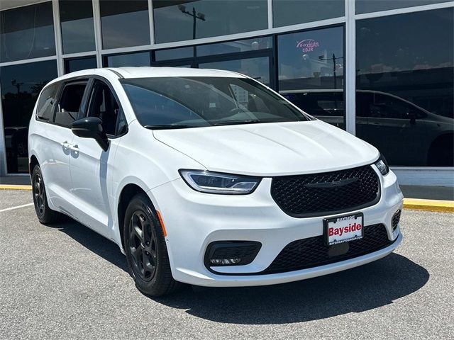 2024 Chrysler Pacifica Hybrid S Appearance Pkg