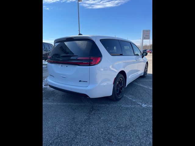 2024 Chrysler Pacifica Hybrid S Appearance Pkg