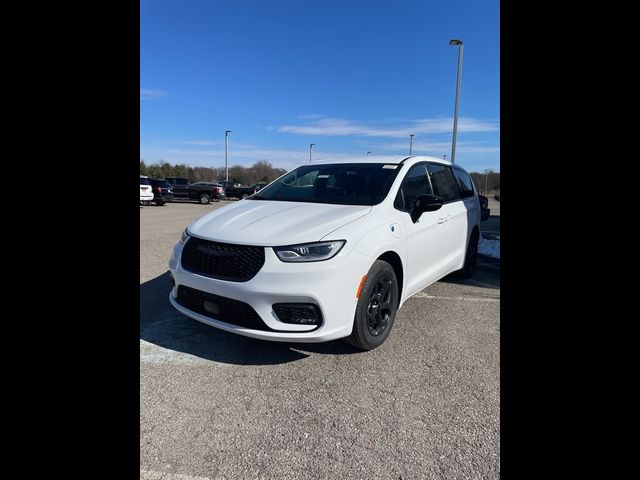 2024 Chrysler Pacifica Hybrid S Appearance Pkg