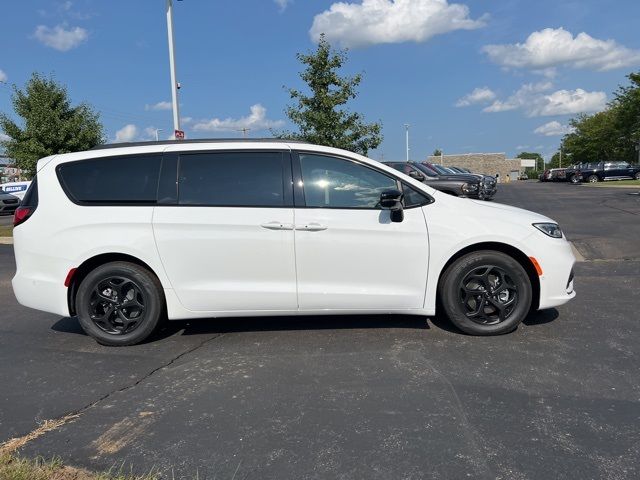 2024 Chrysler Pacifica Hybrid Select