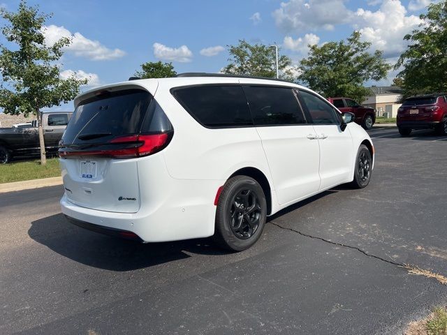 2024 Chrysler Pacifica Hybrid Select