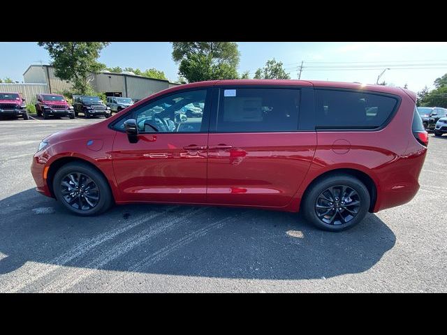 2024 Chrysler Pacifica Hybrid S Appearance Pkg