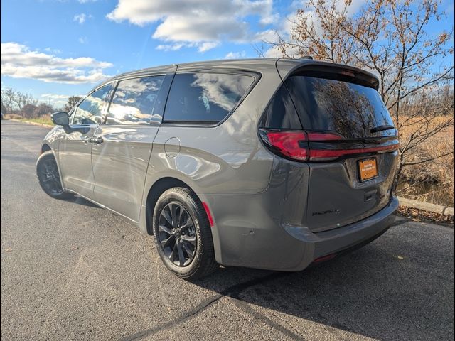 2024 Chrysler Pacifica Hybrid S Appearance Pkg