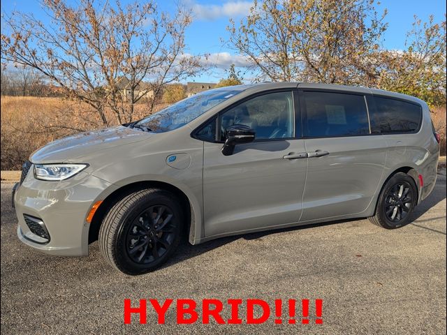 2024 Chrysler Pacifica Hybrid S Appearance Pkg