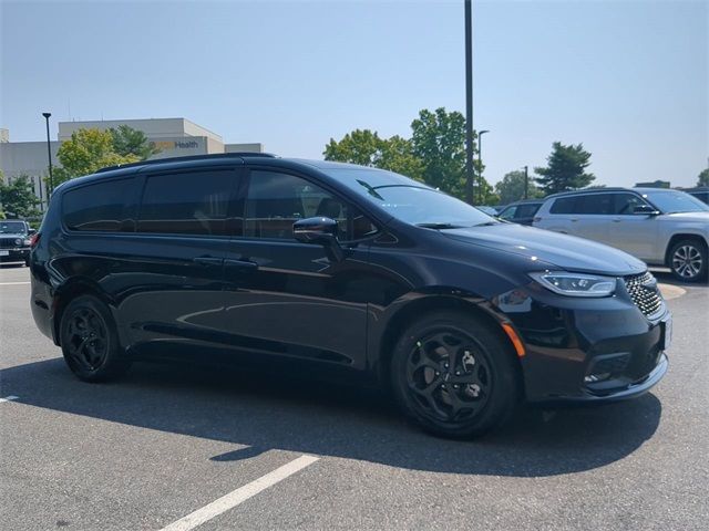 2024 Chrysler Pacifica Hybrid Premium S Appearance Pkg