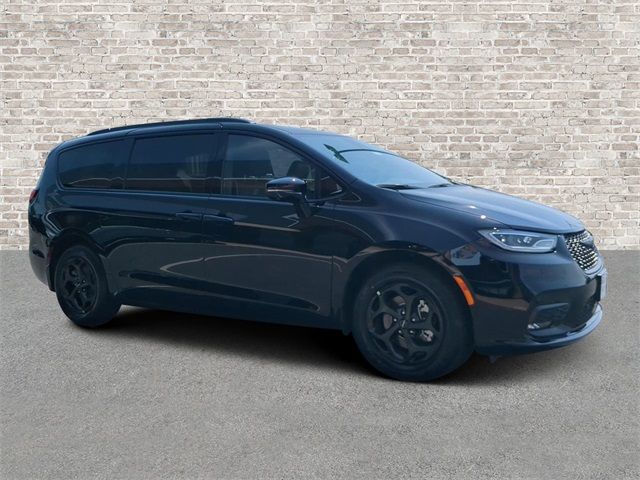 2024 Chrysler Pacifica Hybrid Premium S Appearance Pkg