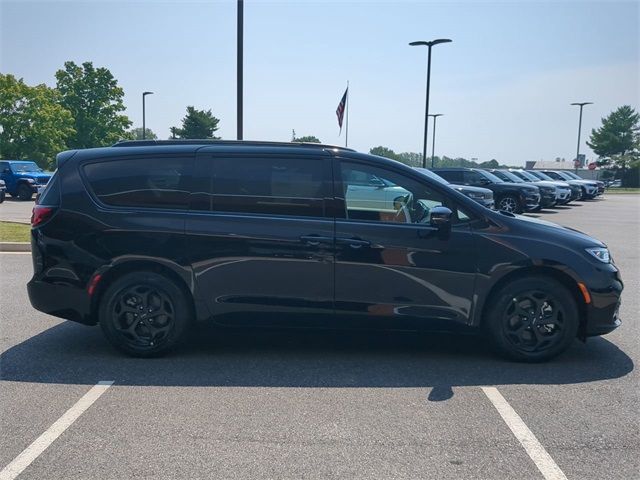 2024 Chrysler Pacifica Hybrid Premium S Appearance Pkg