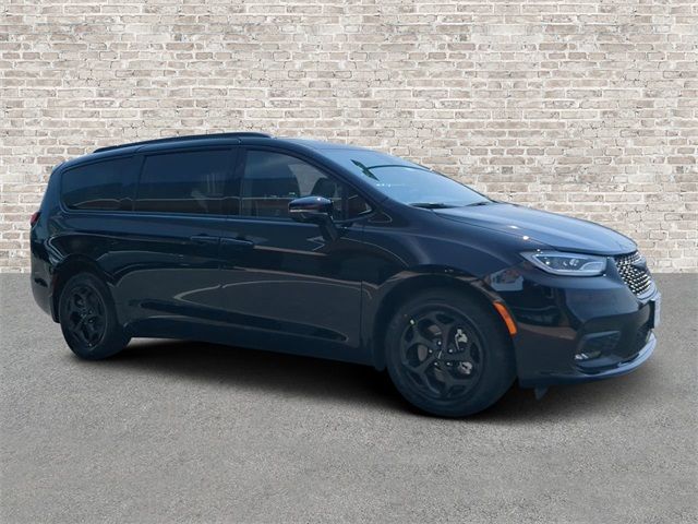 2024 Chrysler Pacifica Hybrid Premium S Appearance Pkg