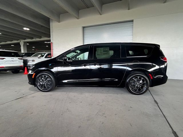 2024 Chrysler Pacifica Hybrid S Appearance Pkg