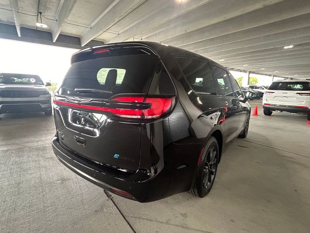 2024 Chrysler Pacifica Hybrid S Appearance Pkg