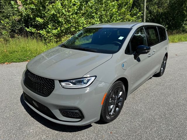 2024 Chrysler Pacifica Hybrid S Appearance Pkg