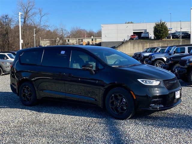 2024 Chrysler Pacifica Hybrid S Appearance Pkg