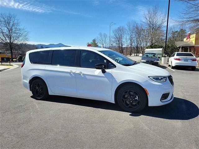 2024 Chrysler Pacifica Hybrid S Appearance Pkg