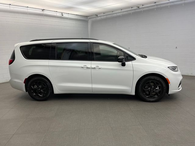 2024 Chrysler Pacifica Hybrid Premium S Appearance Pkg