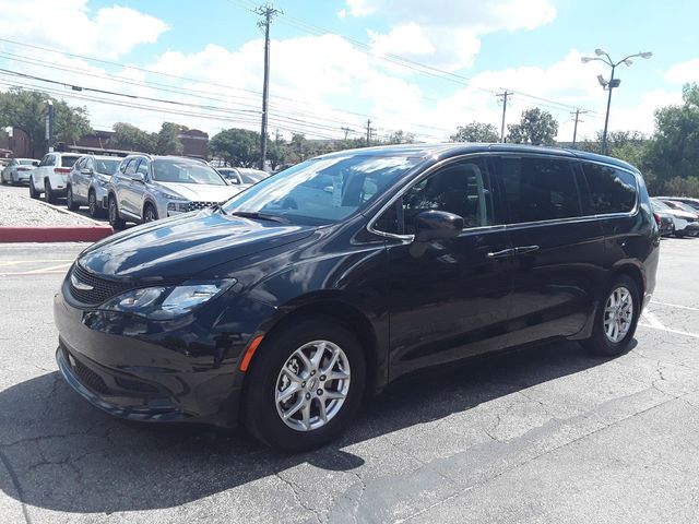 2024 Chrysler Voyager LX