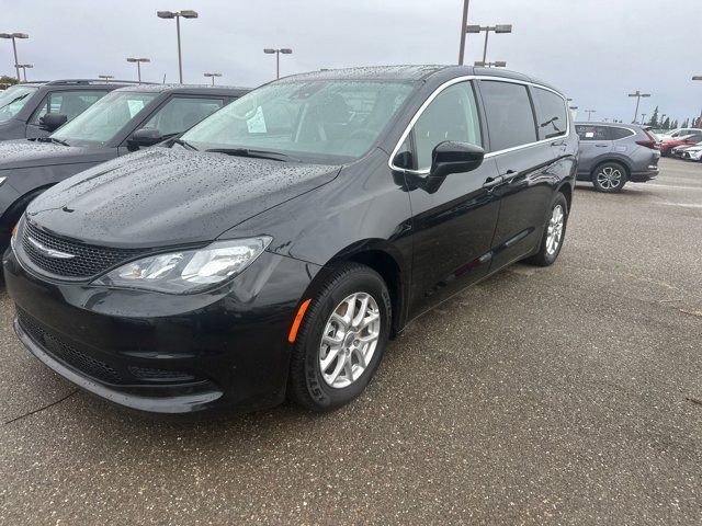 2024 Chrysler Voyager LX