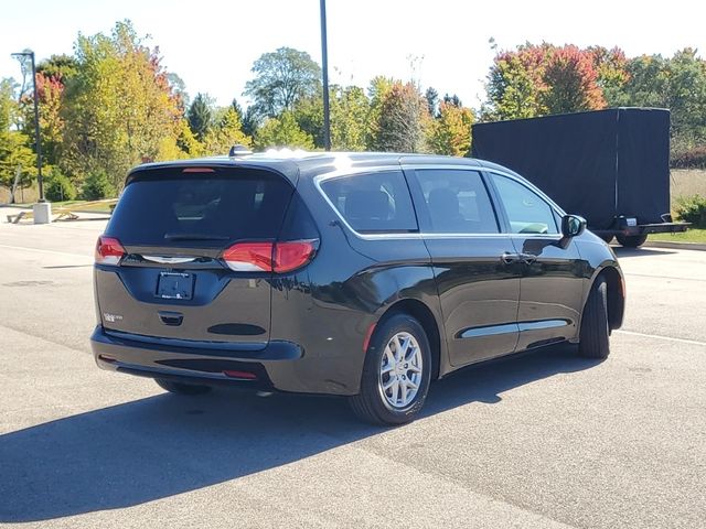 2024 Chrysler Voyager LX