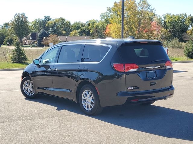 2024 Chrysler Voyager LX