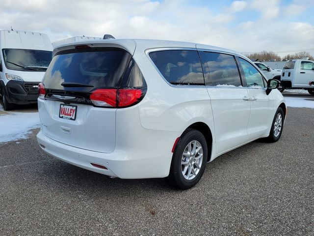 2024 Chrysler Voyager LX