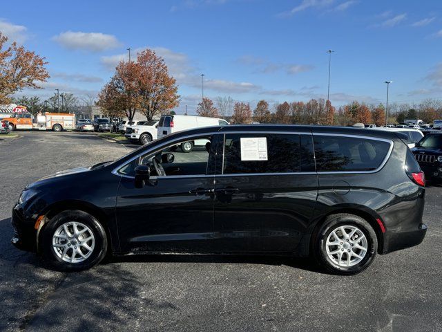 2024 Chrysler Voyager LX