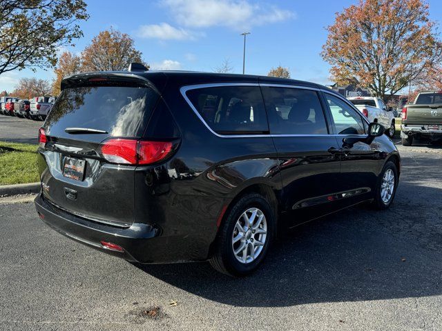 2024 Chrysler Voyager LX