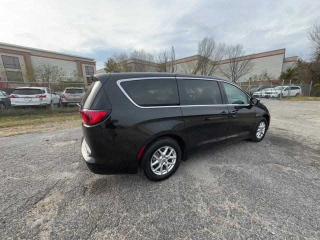 2024 Chrysler Voyager LX