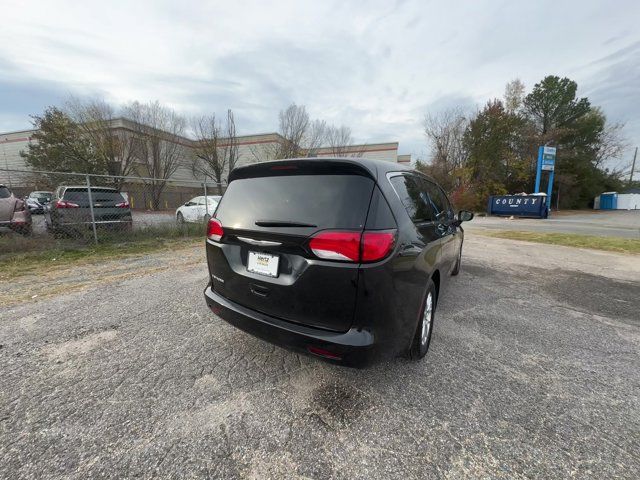 2024 Chrysler Voyager LX