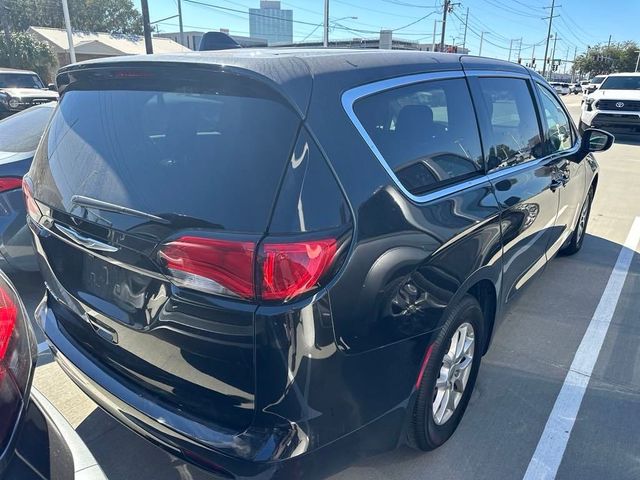 2024 Chrysler Voyager LX