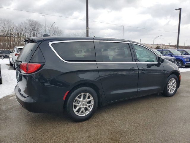 2024 Chrysler Voyager LX