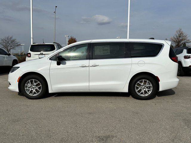 2024 Chrysler Voyager LX