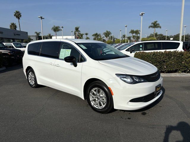 2024 Chrysler Voyager LX