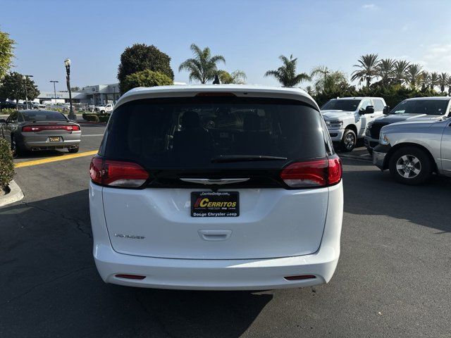 2024 Chrysler Voyager LX