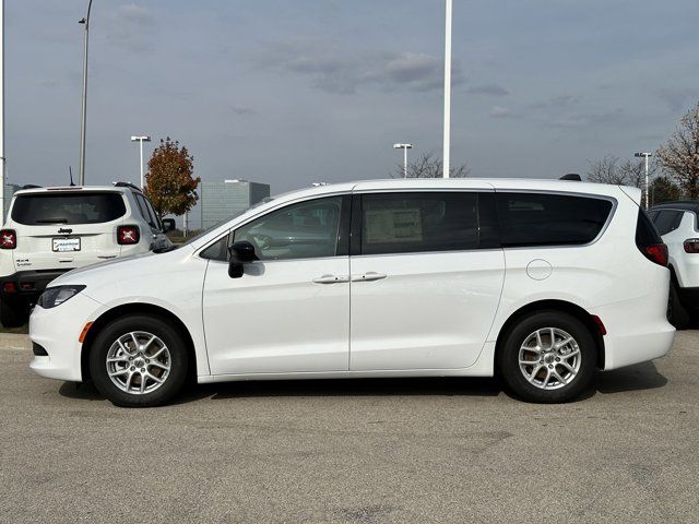 2024 Chrysler Voyager LX