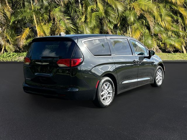 2024 Chrysler Voyager LX