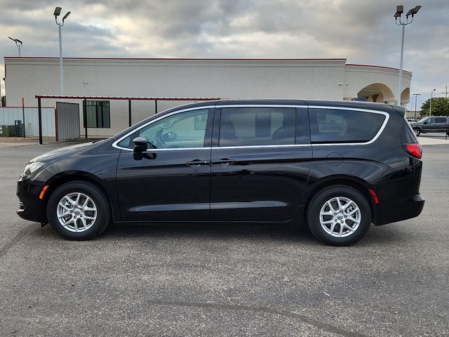 2024 Chrysler Voyager LX