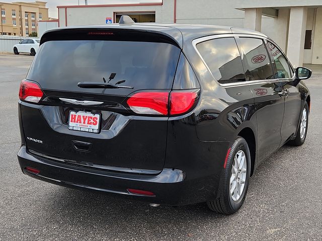 2024 Chrysler Voyager LX