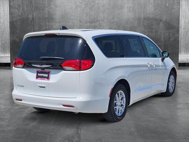 2024 Chrysler Voyager LX