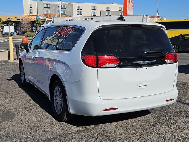 2024 Chrysler Voyager LX