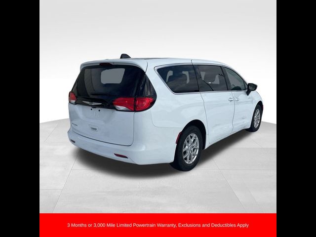 2024 Chrysler Voyager LX