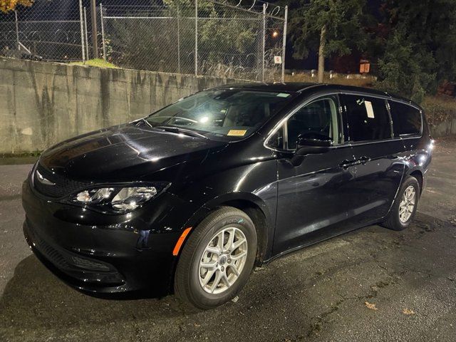 2024 Chrysler Voyager LX