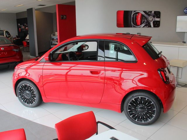 2024 FIAT 500e 