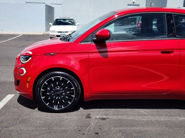 2024 FIAT 500e INSPI(RED)