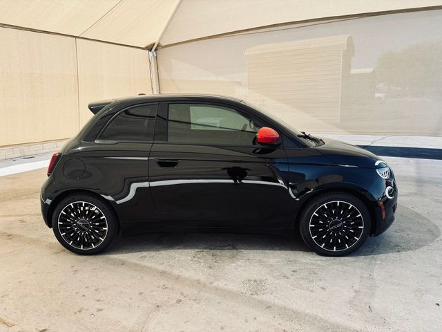 2024 FIAT 500e Music