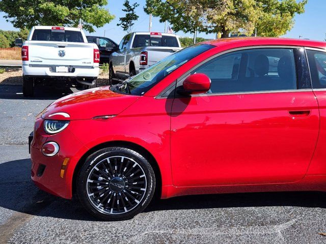 2024 FIAT 500e INSPI(RED)